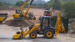 Сокращения из-за COVID-19. В JCB India увольняют персонал