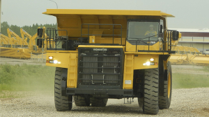 Более 750 беспилотных самосвалов выпустила японская компания Komatsu