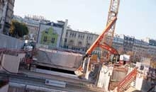 Экскаватор Hitachi ZX225USRLC-3 с телескопической рукоятью задействован на строительстве подземного паркинга