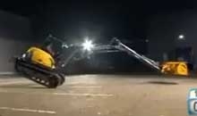 Оператор экскаватора Mecalac совершил 19 полных пируэтов