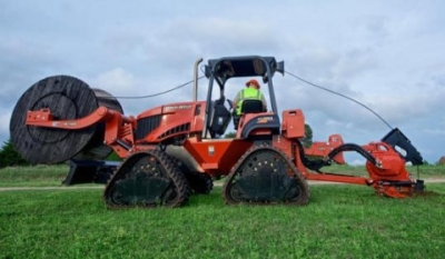 RT120 Quad - новый траншеекопатель Ditch Witch с гусеничными тележками