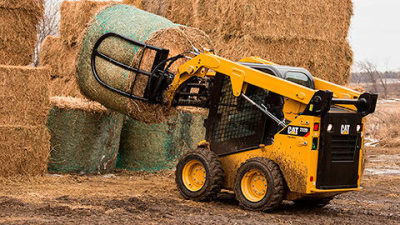 Сила против запасливости. Батл мини-погрузчиков Bobcat и Caterpillar