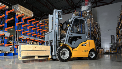 Хит продаж 2024 года: как JHLIFT CPD 15-38 XE вырвался в лидеры среди электропогрузчиков 