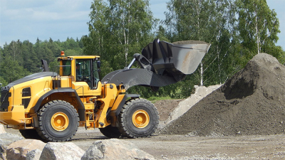 Два подхода к эффективности: обзор фронтальных погрузчиков LiuGong 886T HST и Worker ZL33N